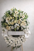Corona fúnebre blanca